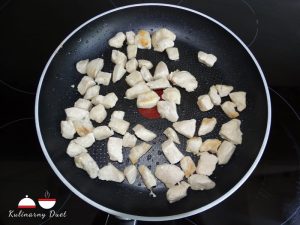Kurczak z makaronem w sosie śmietanowo-pieczarkowym 35