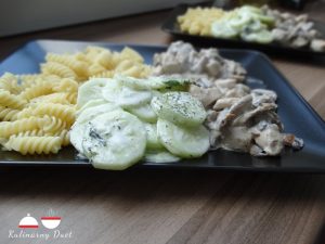 Kurczak z makaronem w sosie śmietanowo-pieczarkowym 37