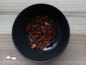 Makaron z boczkiem, brokułami i suszonymi pomidorami 3