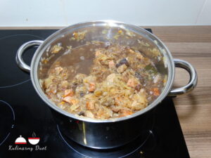 Bigos z kiszonej kapusty z suszonymi grzybami 14