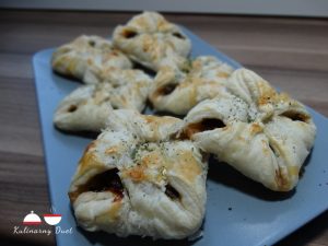 Ciastka z ciasta francuskiego na słono z pieczarkami 12