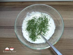 Sos śmietanowo czosnkowy z natką pietruszki 5
