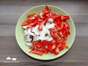 Kurczak teriyaki z papryką i pieczarkami 9